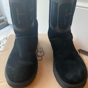 Black ugg boots with sparkly Ugg label size 7